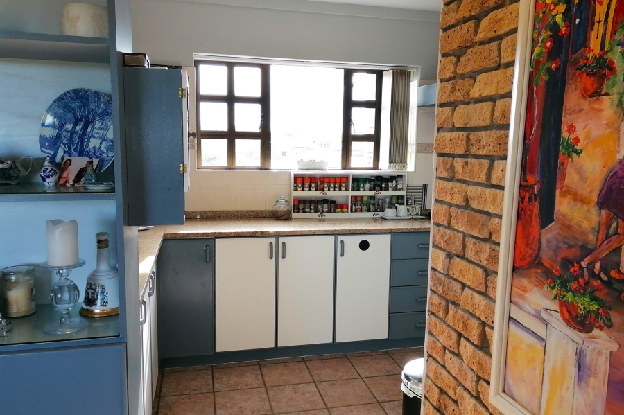 5 Bedroom Property for Sale in Stilbaai Wes Western Cape